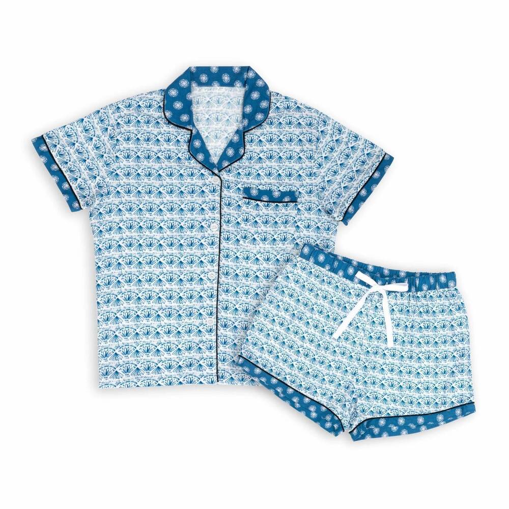NEW DEMDACO women's short sleeve & shorts pajama set in blue/white